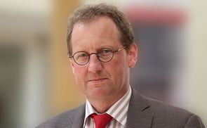 Univ.-Prof. Dr. Christian Spieß, Vorstand des Instituts für Christliche Sozialwissenschaften Johannes Schasching SJ