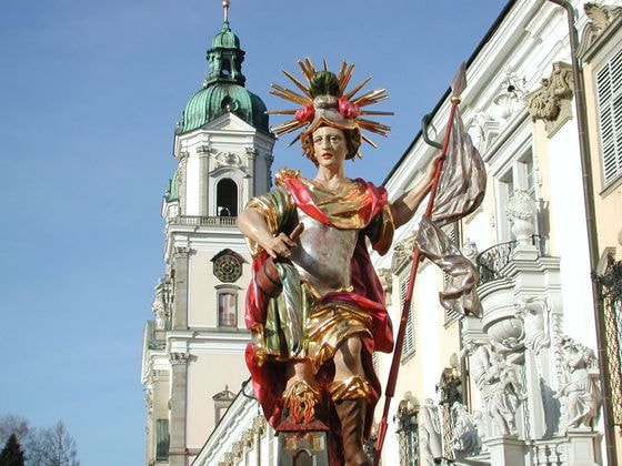   Westfassade Stift Florian und hl. Florian        