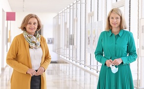 Maria Hofstadler, Leiterin von SelbA und Landeshauptmann-Stv. Christine Haberlander